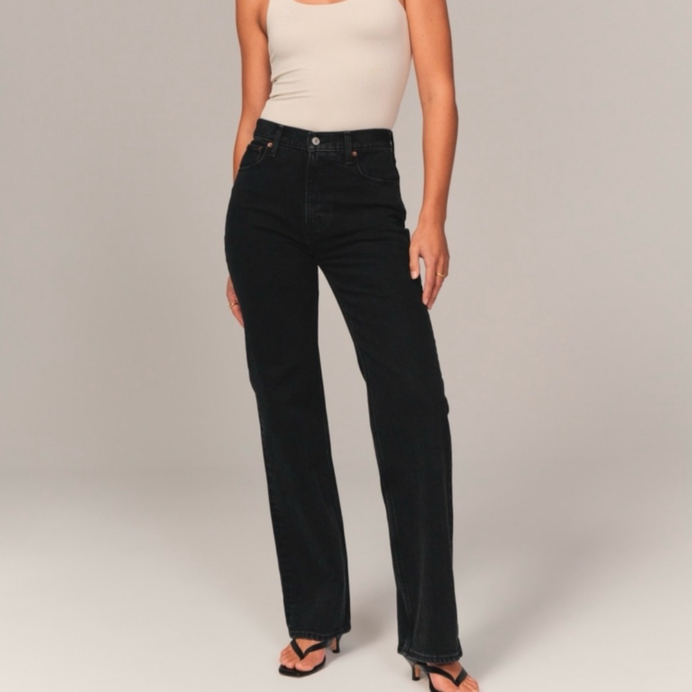 Abercrombie & Fitch The 90’s relaxed Jean High Rise in Washed Black